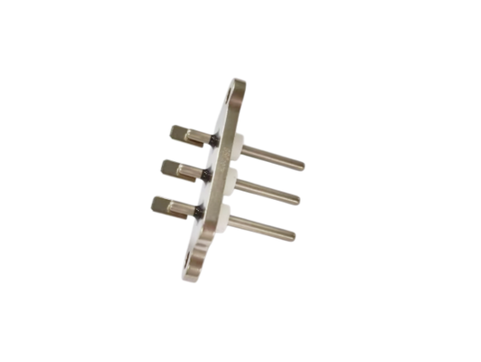Conector hermético para vehículos eléctricos con aislante cerámico que utiliza 45 placas de acero para garantizar una conectividad duradera y eléctrica
