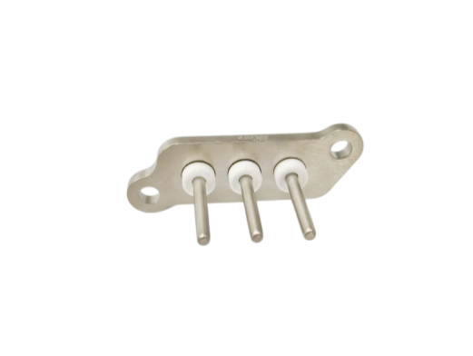 Conector hermético para vehículos eléctricos con aislante cerámico que utiliza 45 placas de acero para garantizar una conectividad duradera y eléctrica